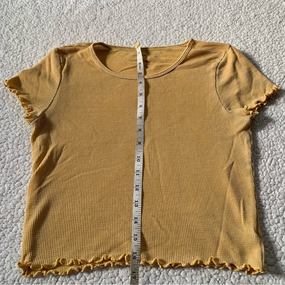 American Eagle Yellow Cropped Shirt - Picture 7 of 7